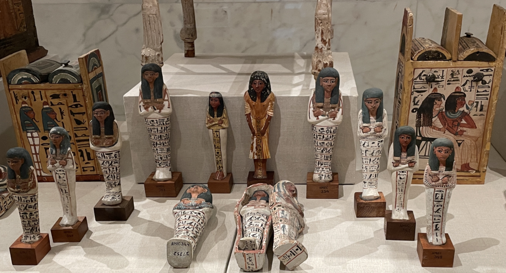 Sjabti's uit het graf van Sennedjem, National Museum of Egyptian civilization, Cairo.