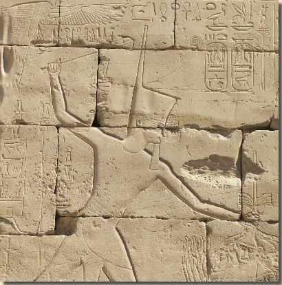 Merenptah slaat de vijand de kop in, tempel van Karnak, Loeksor.